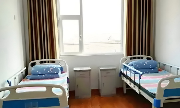 深圳积分入户公司_53岁朱茵住山里开破车？ 掀起年前的那风e一一阵